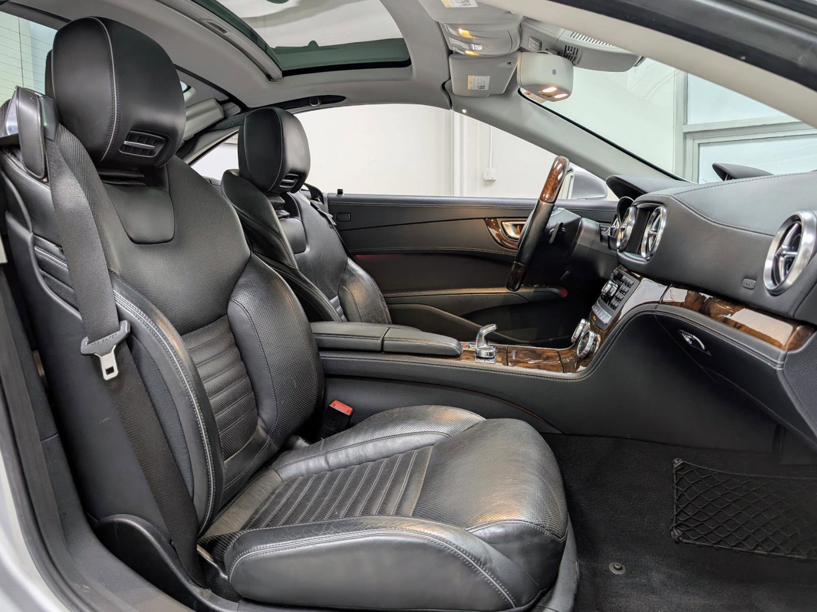 Used 2013 Mercedes-Benz SL 550 w/ Premium Pkg image 28