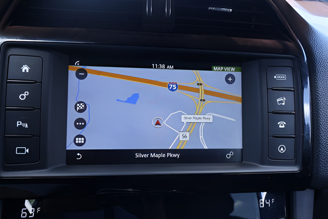 Used 2018 Jaguar F-PACE Premium AWD/4WD image 26