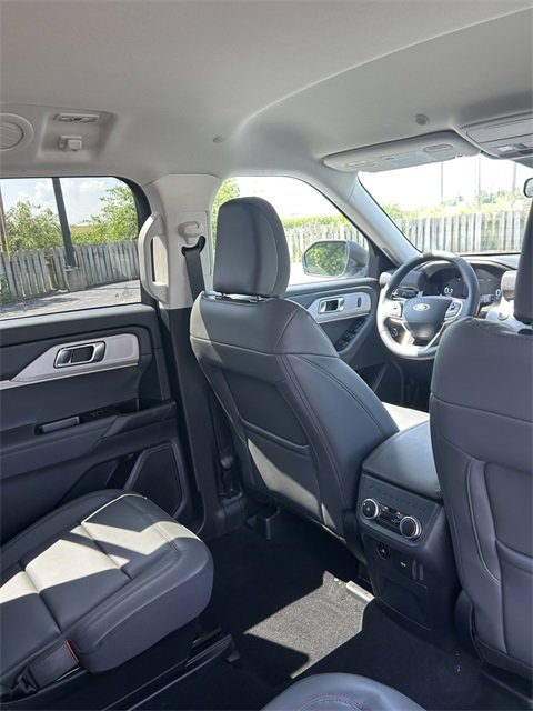 New 2025 Ford Explorer Active w/ Active Comfort Package image 23