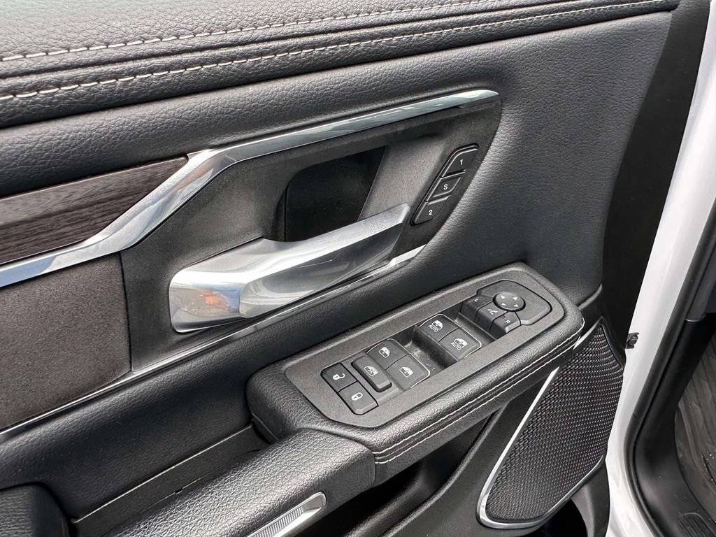 Used 2025 RAM 1500 Laramie w/ Sport Appearance Package AWD/4WD image 18