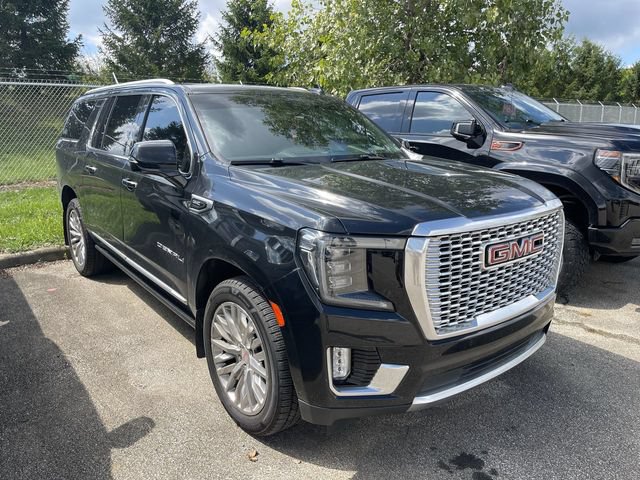 Used 2021 GMC Yukon XL Denali w/ Denali Premium Package AWD/4WD image 14