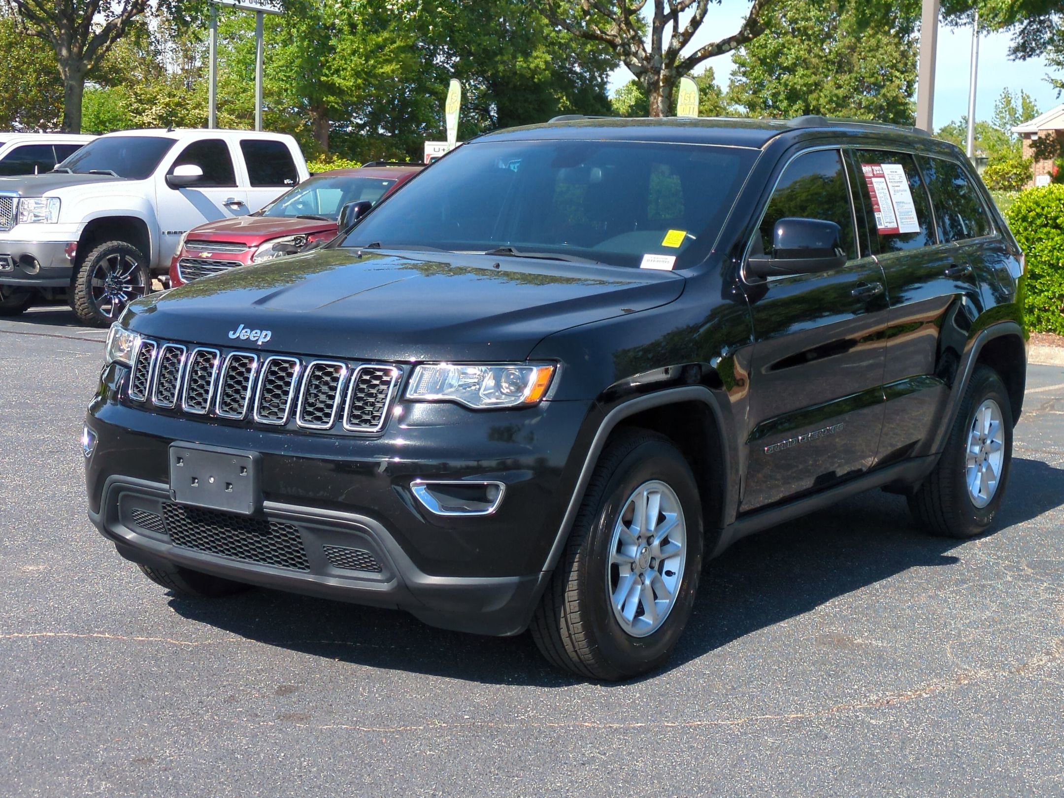 Used 2019 Jeep Grand Cherokee Laredo AWD/4WD image 5