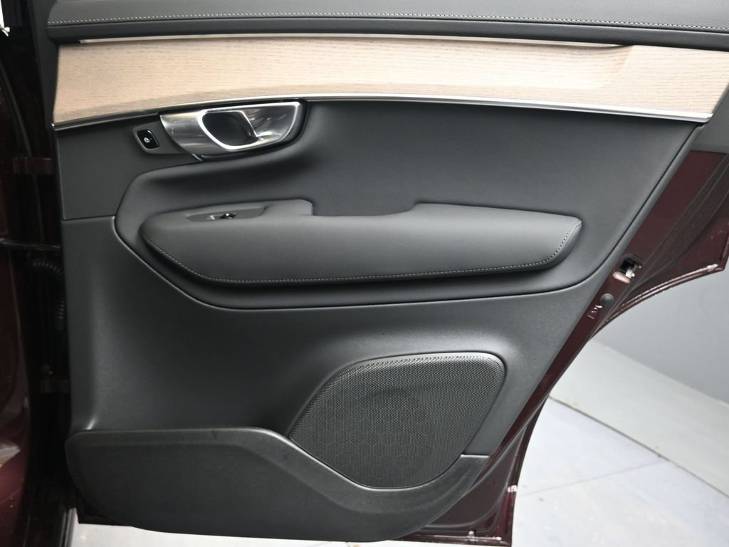 New 2026 Volvo XC90 B6 Plus w/ Protection Package Premier AWD/4WD image 14