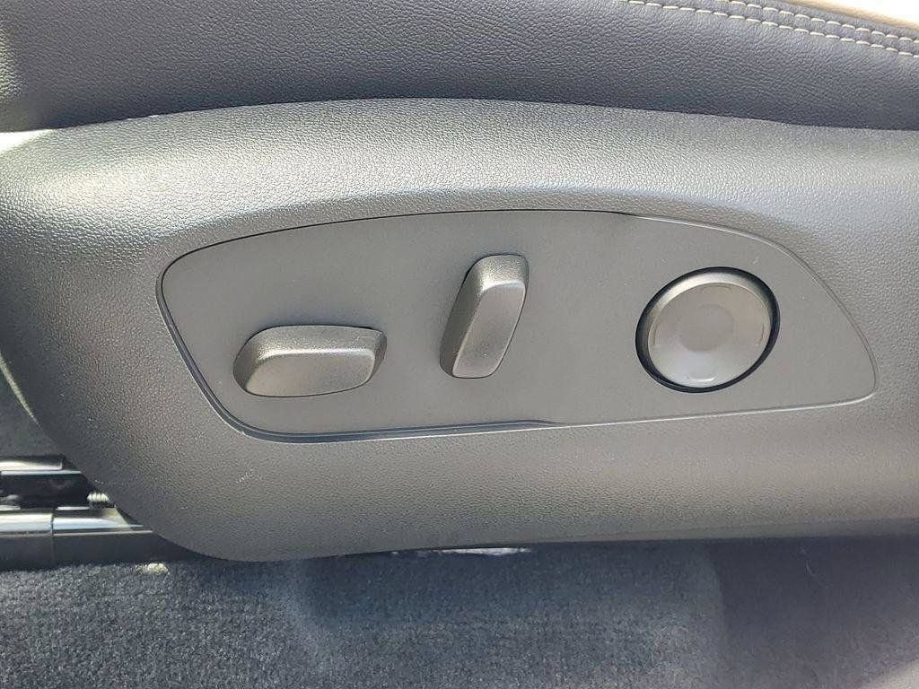 Used 2025 Chevrolet Traverse High Country w/ LPO, Floor Liner Package AWD/4WD image 6