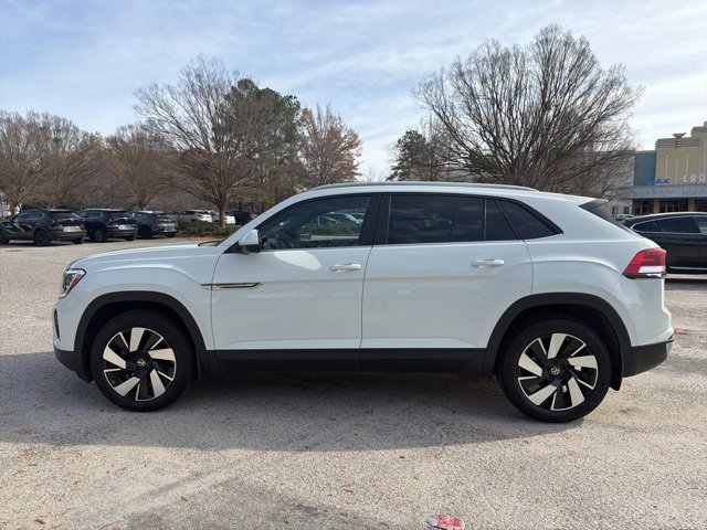 Used 2024 Volkswagen Atlas Cross Sport SE w/ Panoramic Sunroof Package