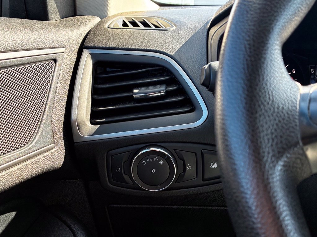 Used 2020 Ford Edge SE AWD/4WD image 10