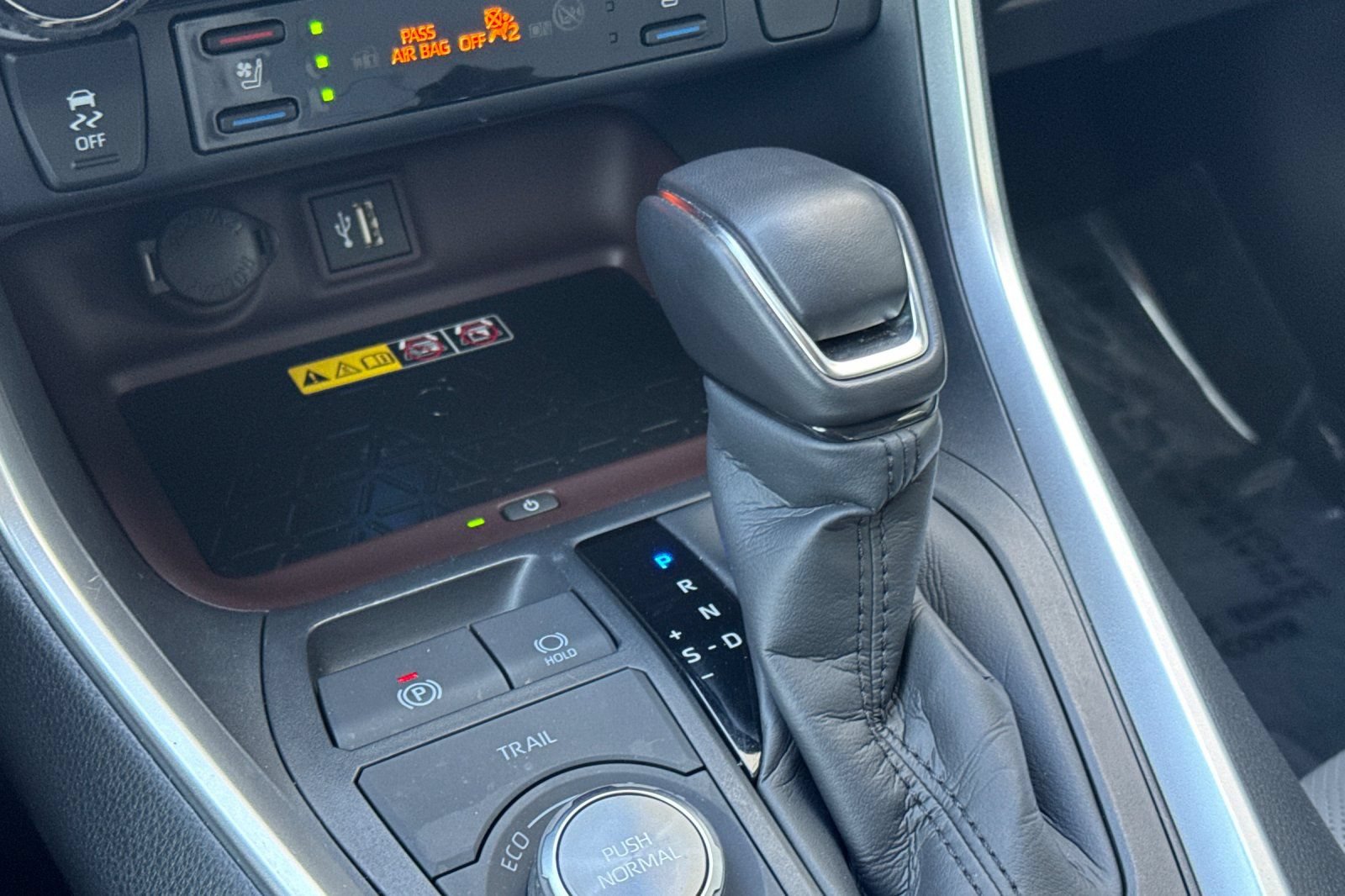 Certified 2025 Toyota RAV4 Limited AWD/4WD image 28