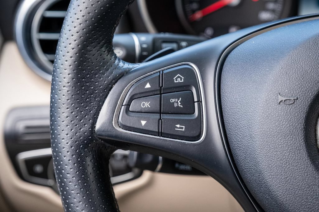 Used 2019 Mercedes-Benz GLC 300 4MATIC image 23