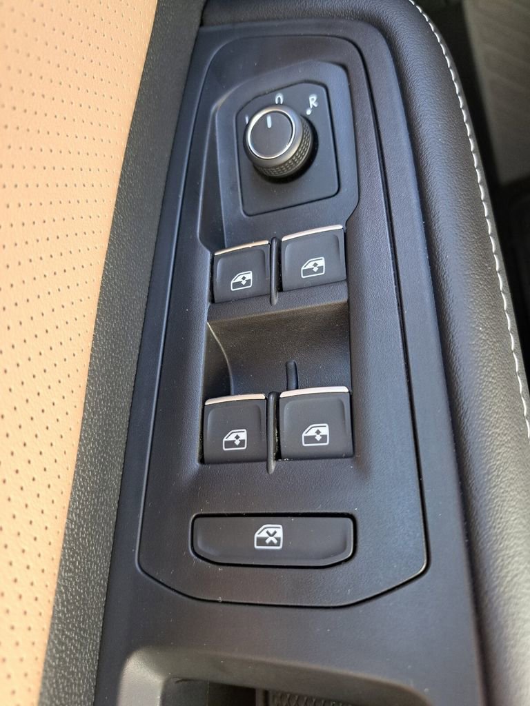 Used 2026 Volkswagen Atlas Cross Sport SE image 16