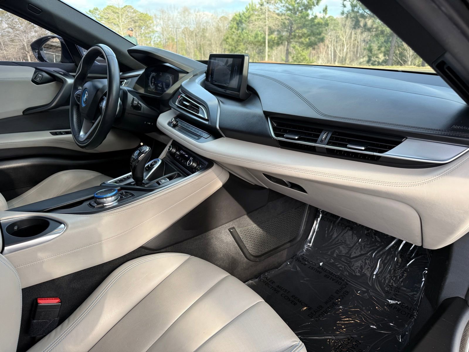 Used 2015 BMW i8 image 23