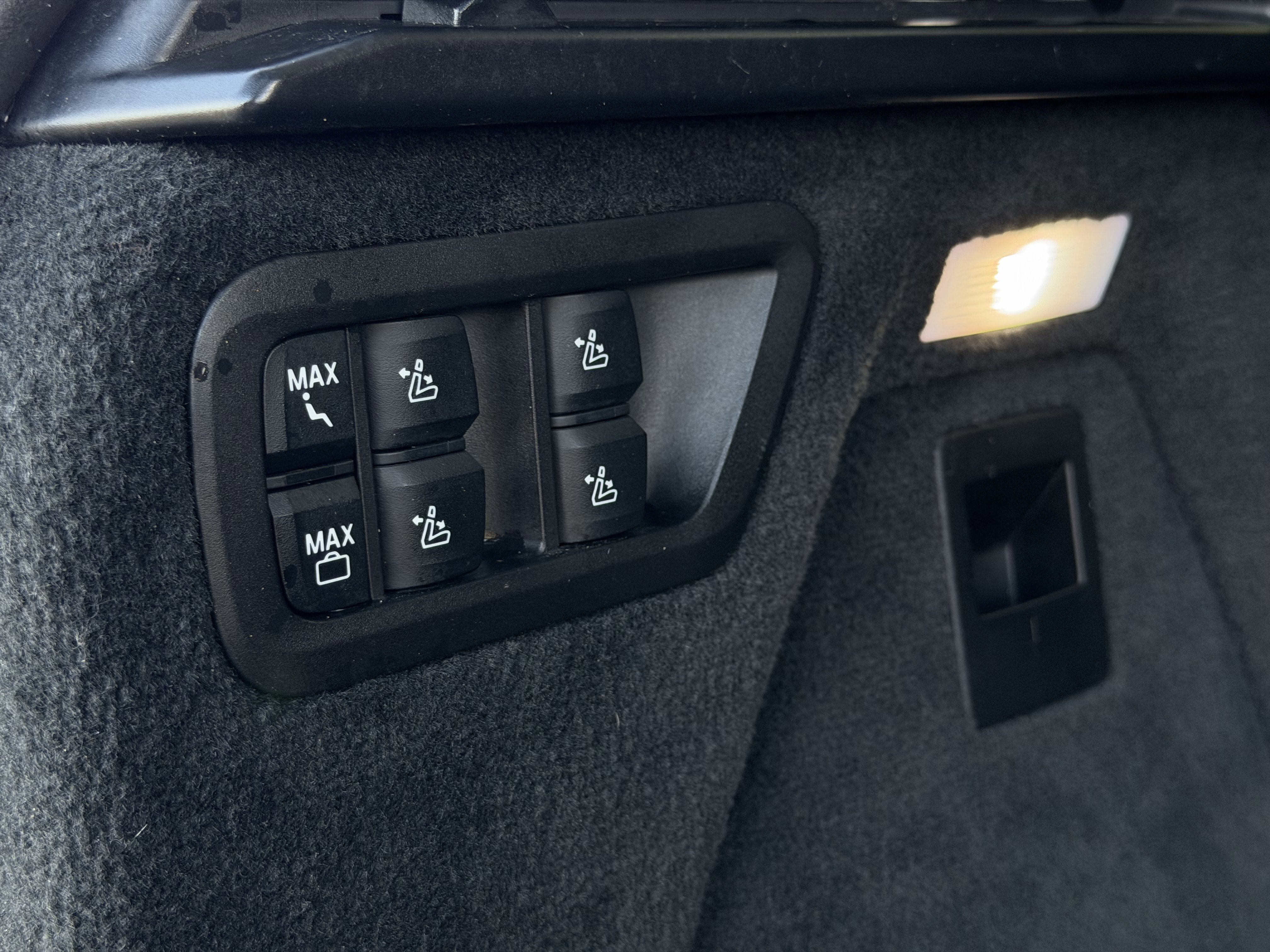 Used 2021 BMW X7 xDrive40i w/ Executive Package AWD/4WD image 42