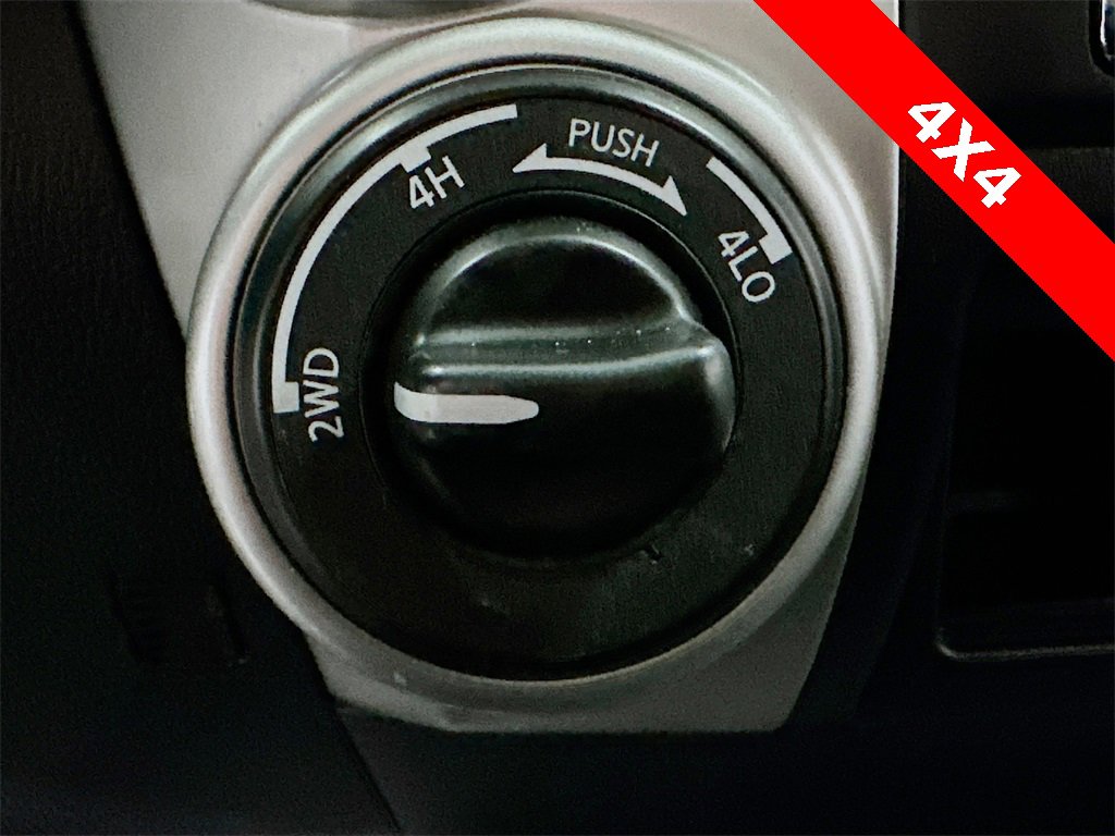 Used 2018 Nissan Titan SV image 30