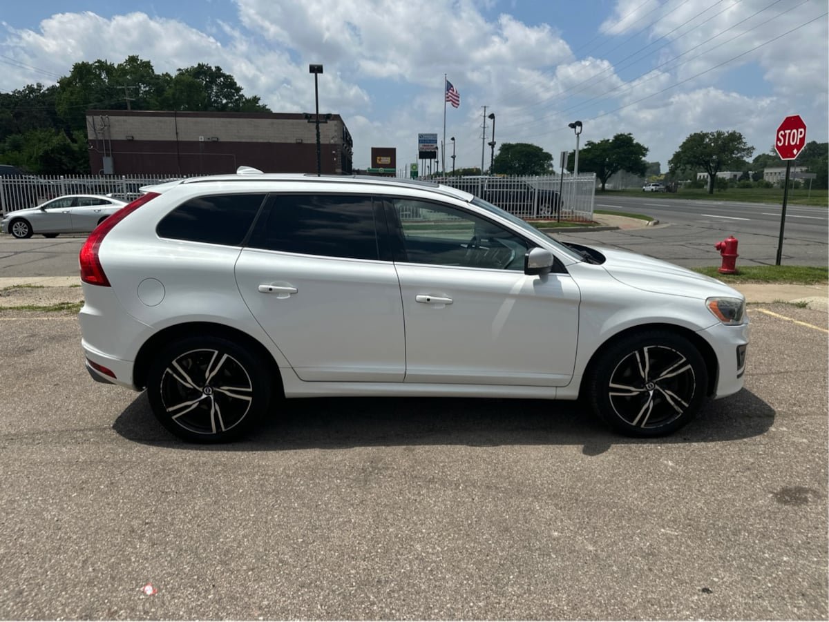 Used 2018 Volvo XC90 T6 Momentum w/ Convenience Package AWD/4WD image 8