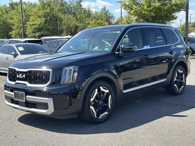 Used 2023 Kia Telluride EX w/ EX Captain's Chair Package AWD/4WD image 5