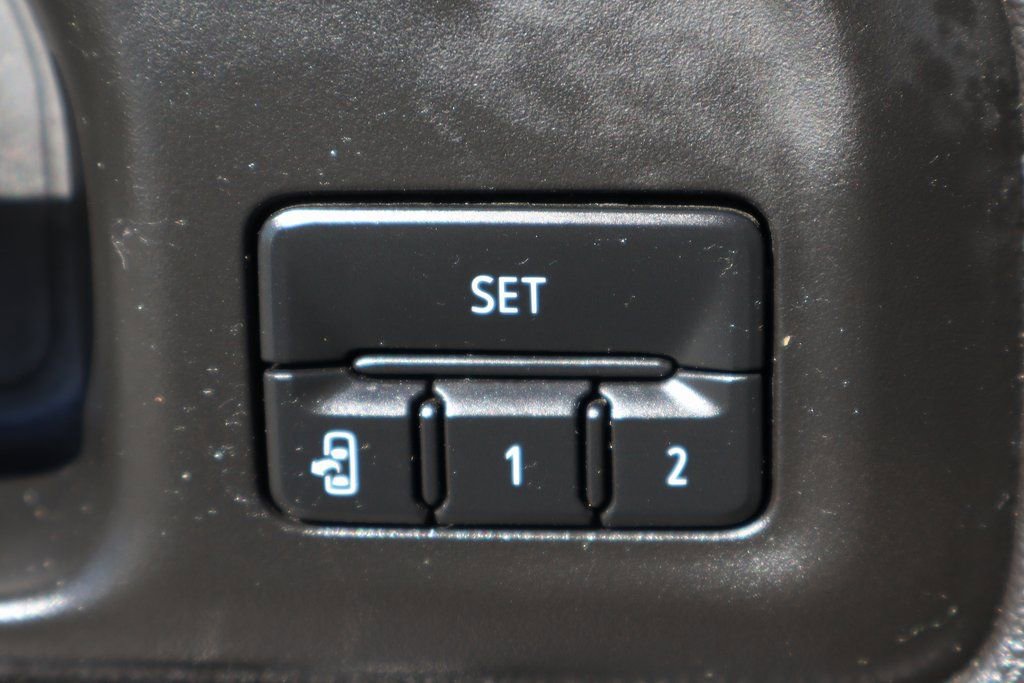 Used 2023 GMC Sierra 3500 Denali w/ Denali Black Diamond Edition image 20