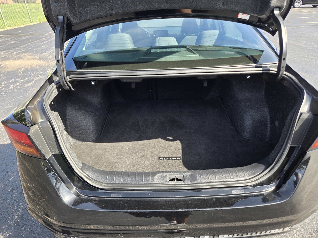 Used 2024 Nissan Altima 2.5 S FWD image 30
