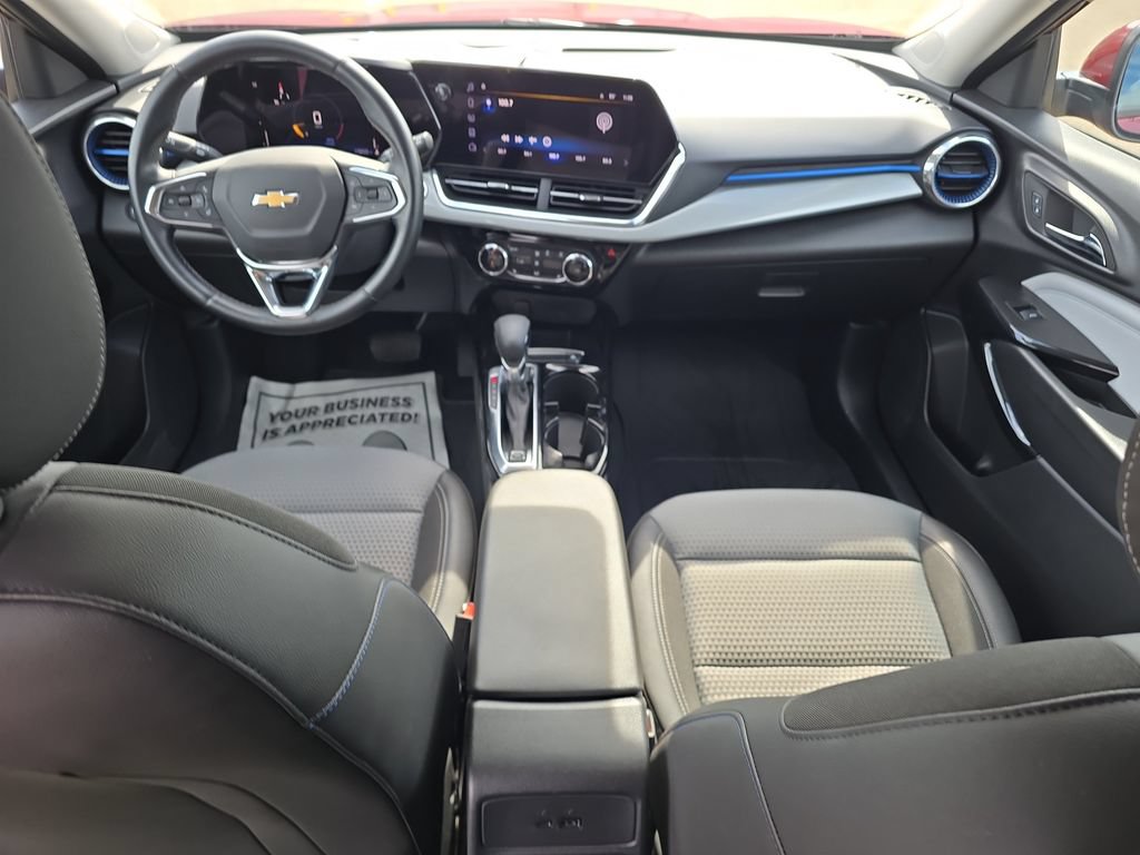 Used 2025 Chevrolet Trax LT w/ Driver Confidence Package FWD image 32