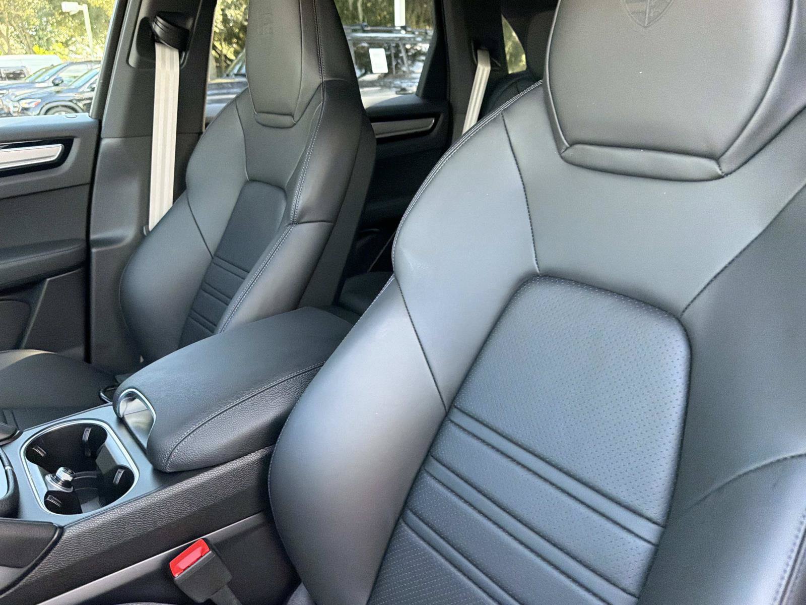 Used 2023 Porsche Cayenne Platinum Edition AWD/4WD image 18
