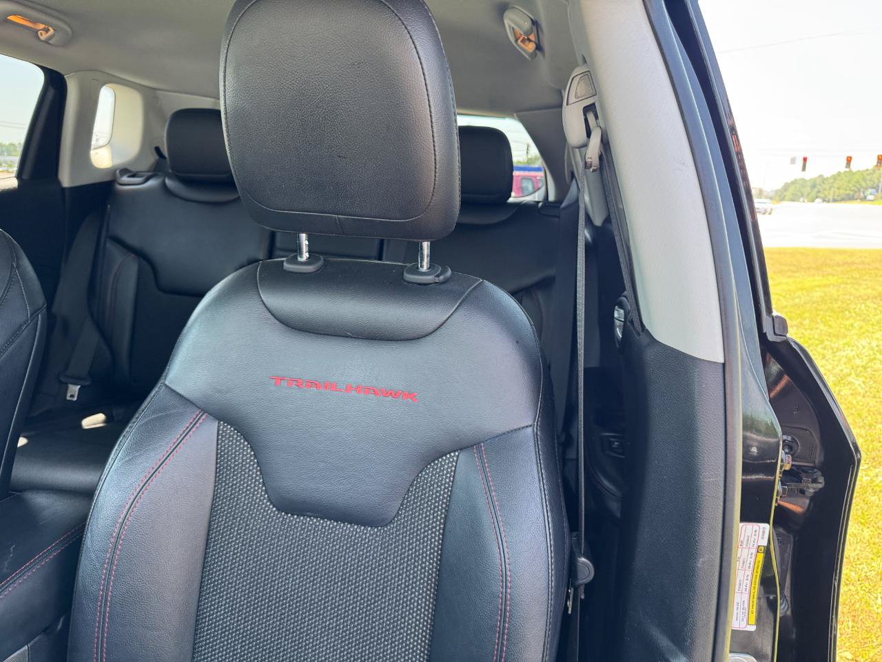 Used 2018 Jeep Compass Trailhawk AWD/4WD image 24