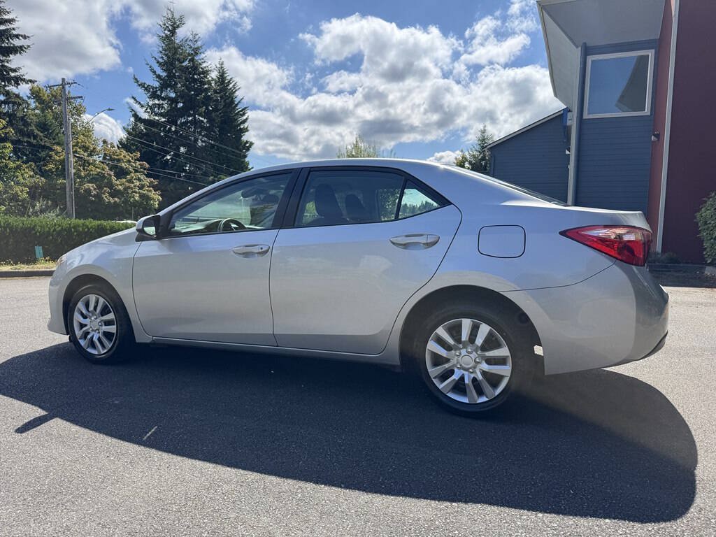 Used 2018 Toyota Corolla LE FWD image 5
