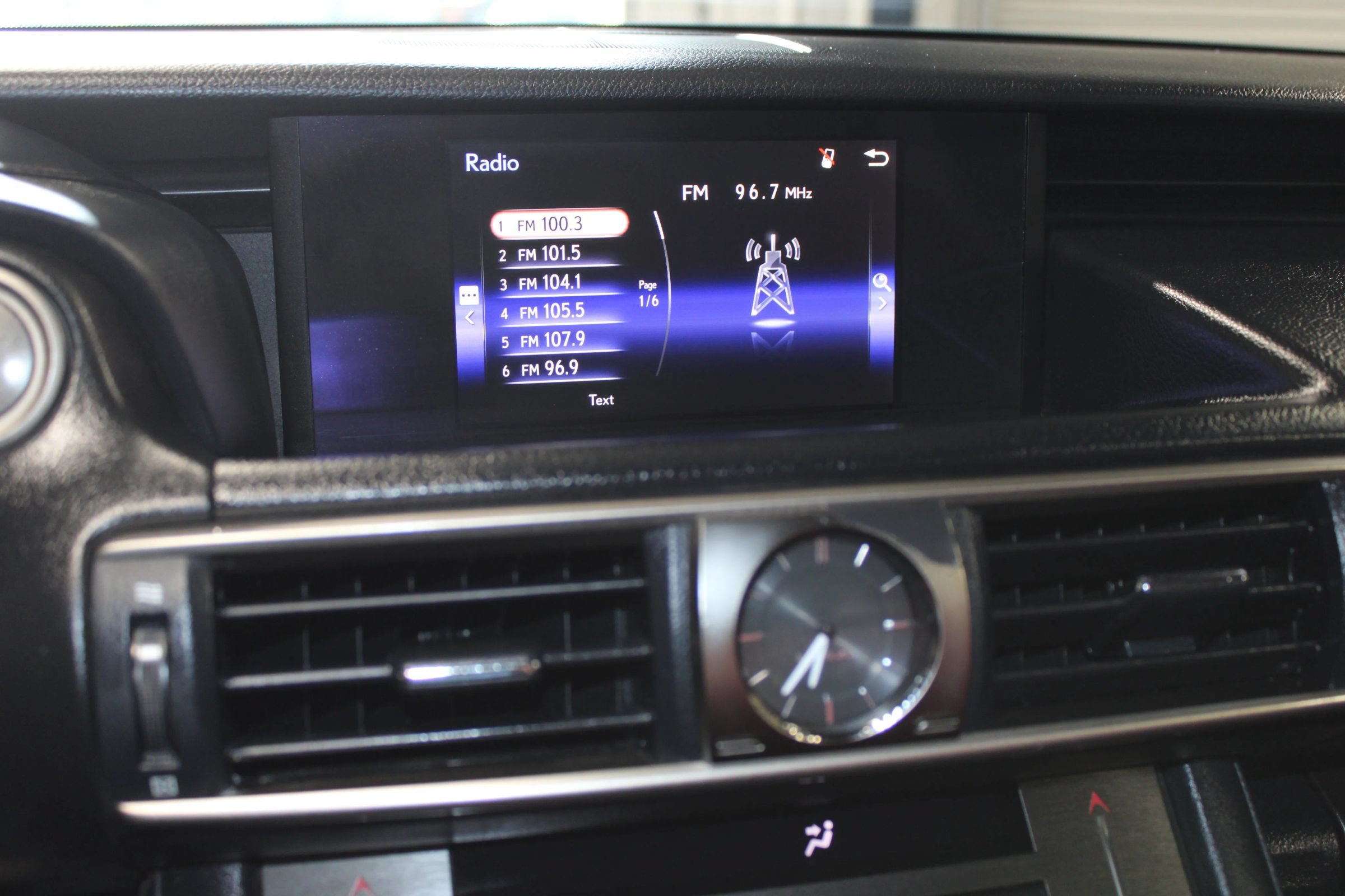 Used 2019 Lexus IS 300 F Sport w/ F Sport Package RWD image 18