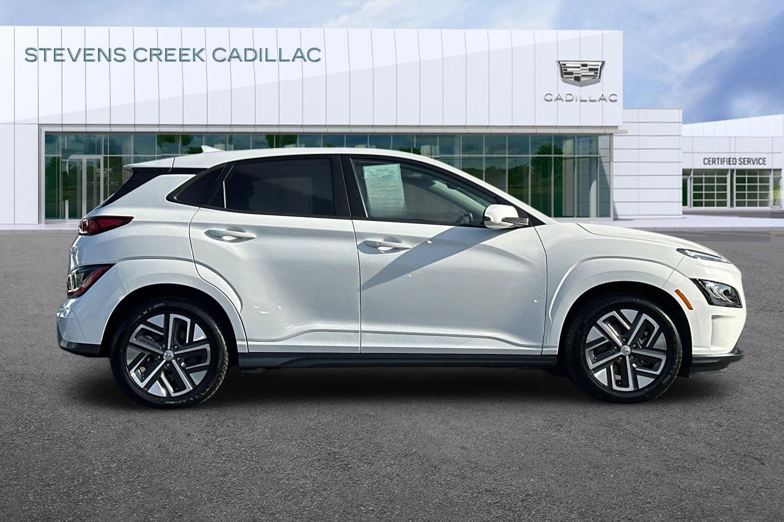 Used 2023 Hyundai Kona Limited w/ Cargo Package image 2