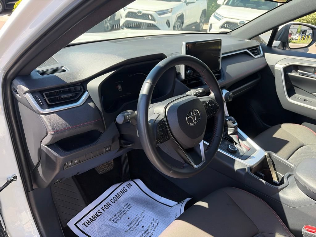 Used 2025 Toyota RAV4 SE AWD/4WD image 25