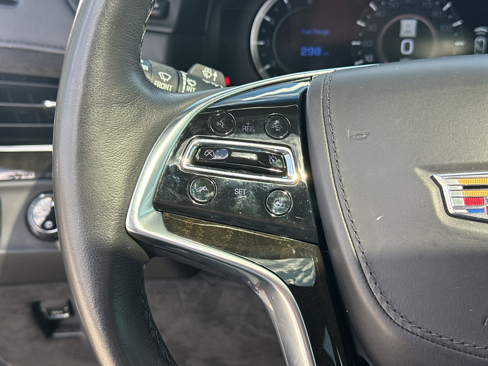 Used 2019 Cadillac Escalade ESV Platinum AWD/4WD image 18