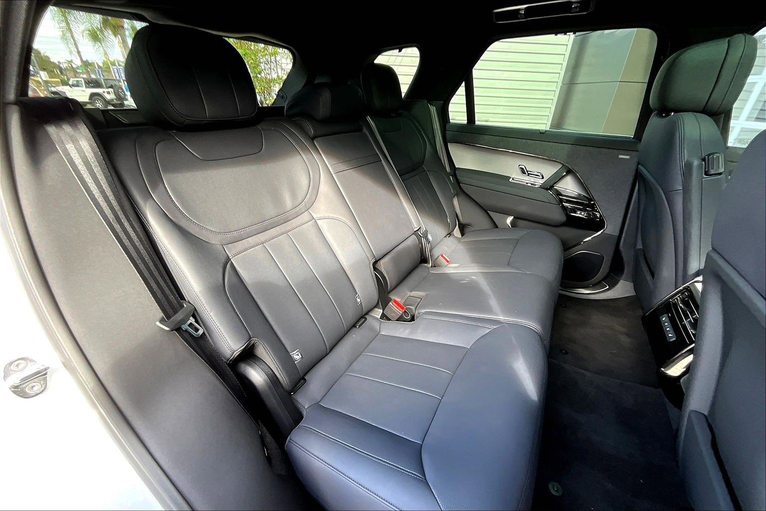 Used 2025 Land Rover Range Rover Sport SE image 27