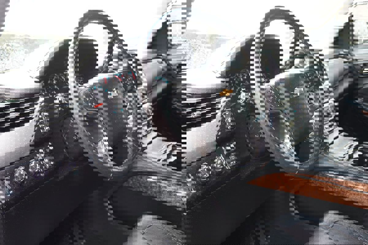 Used 2015 Chevrolet Suburban LTZ image 32