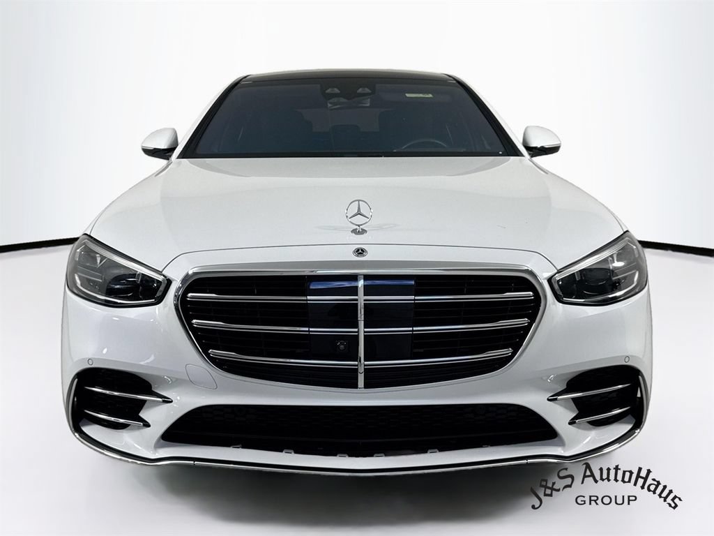 Used 2025 Mercedes-Benz S 580 4MATIC Sedan w/ AMG Line Package image 2