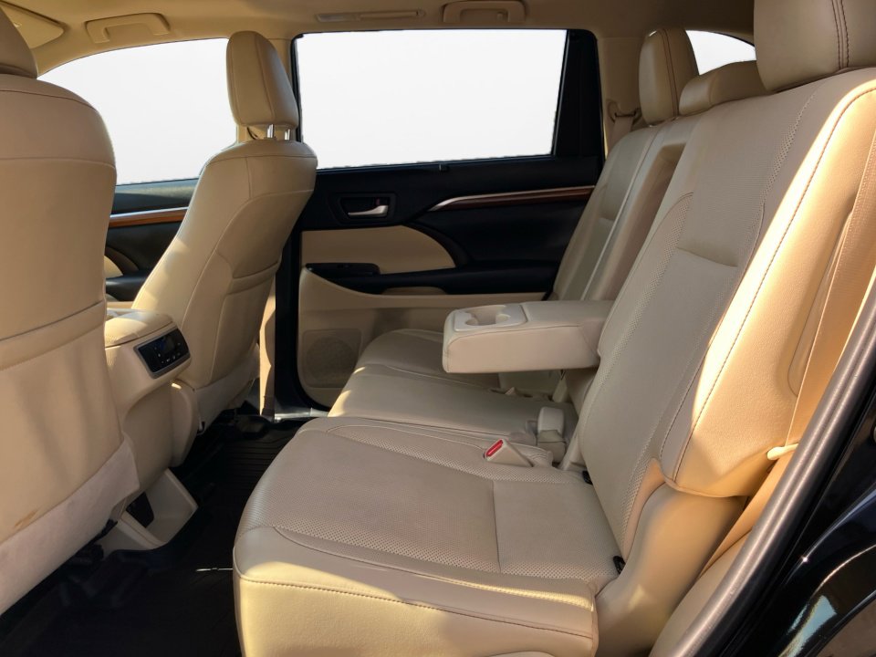 Used 2019 Toyota Highlander Limited FWD image 16