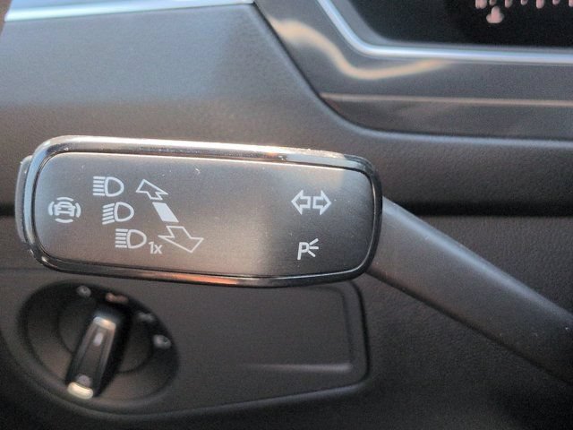 Used 2022 Volkswagen Tiguan SE R-Line FWD image 27