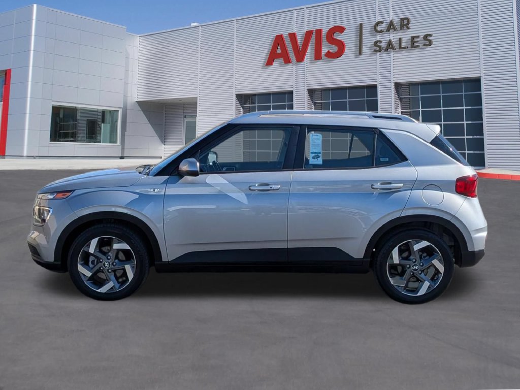 Used 2025 Hyundai Venue SEL FWD image 8