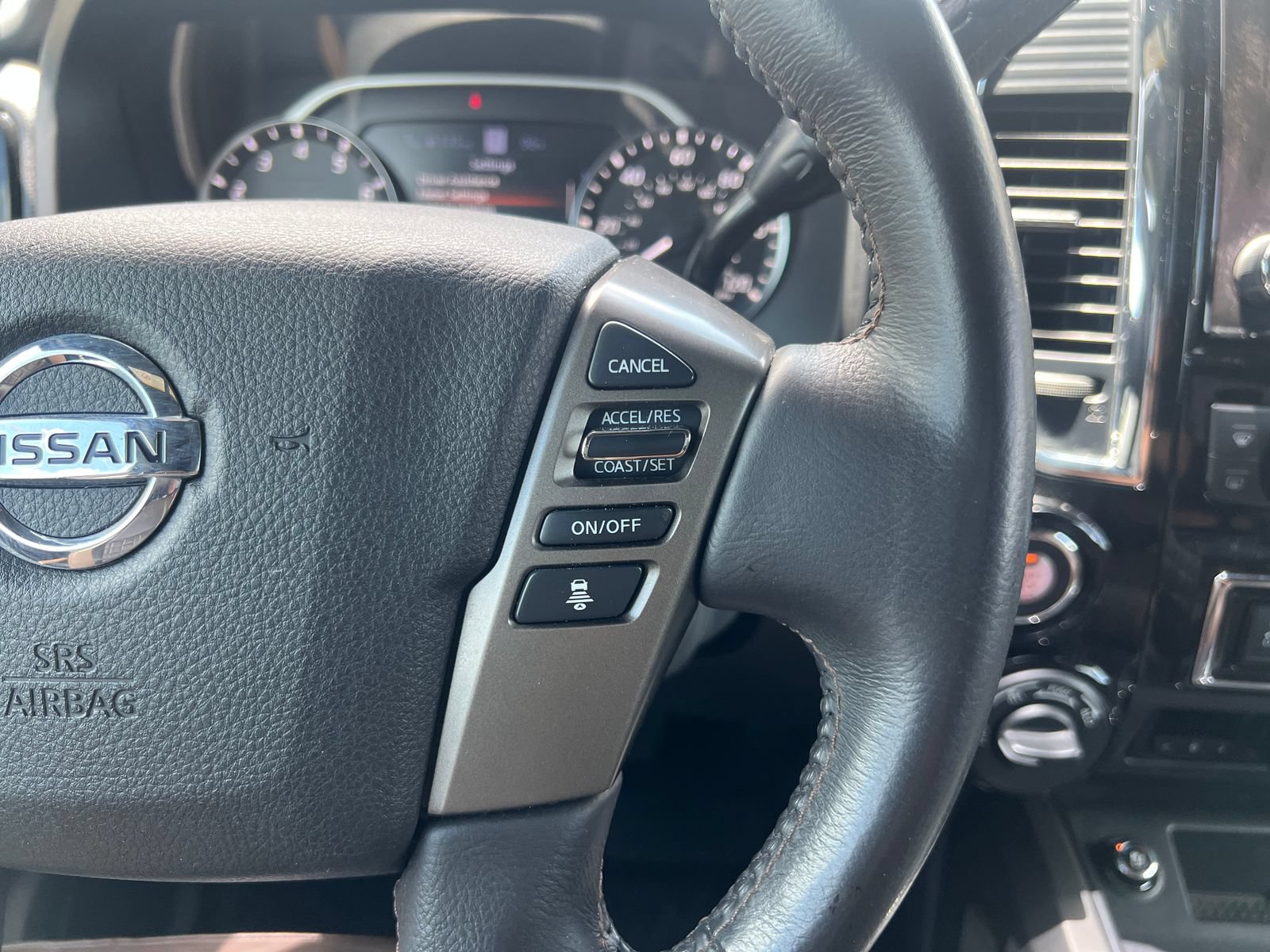 Used 2022 Nissan Titan Platinum Reserve w/ Moonroof Package AWD/4WD image 28