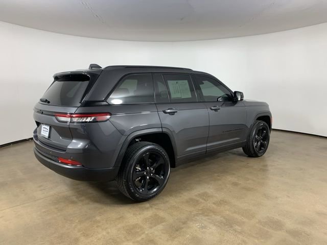 Used 2023 Jeep Grand Cherokee Altitude image 8