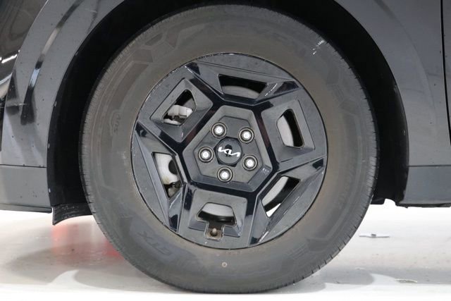 Used 2025 Kia Carnival image 11