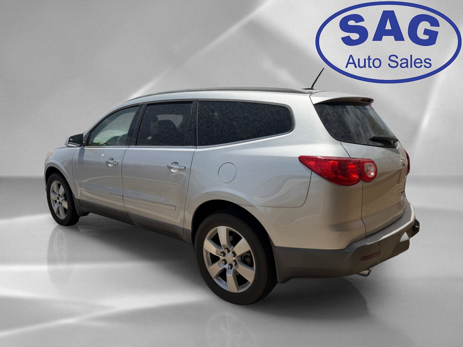 Used 2010 Chevrolet Traverse LTZ FWD image 4