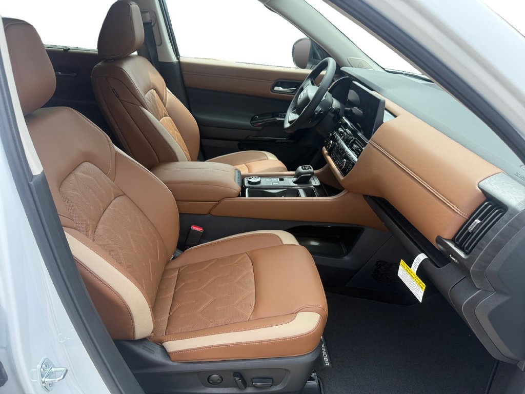 New 2026 Nissan Pathfinder Platinum AWD/4WD image 16