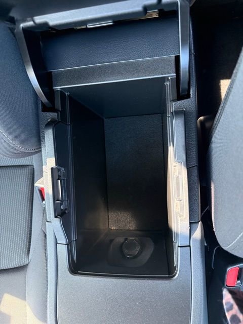 Certified 2022 Toyota Venza LE image 28