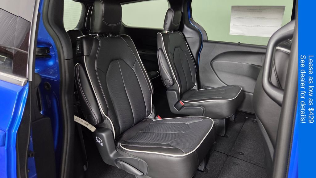 New 2026 Chrysler Pacifica Limited FWD image 33