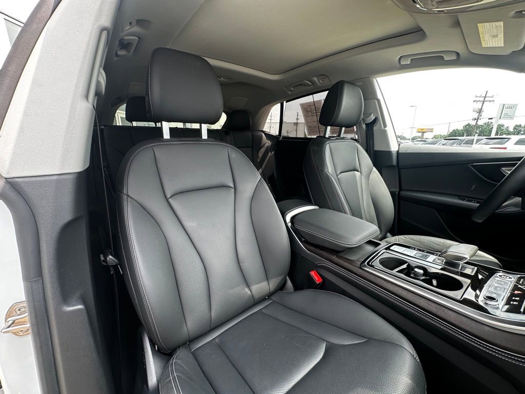 Used 2023 Audi Q8 Prestige AWD/4WD image 32