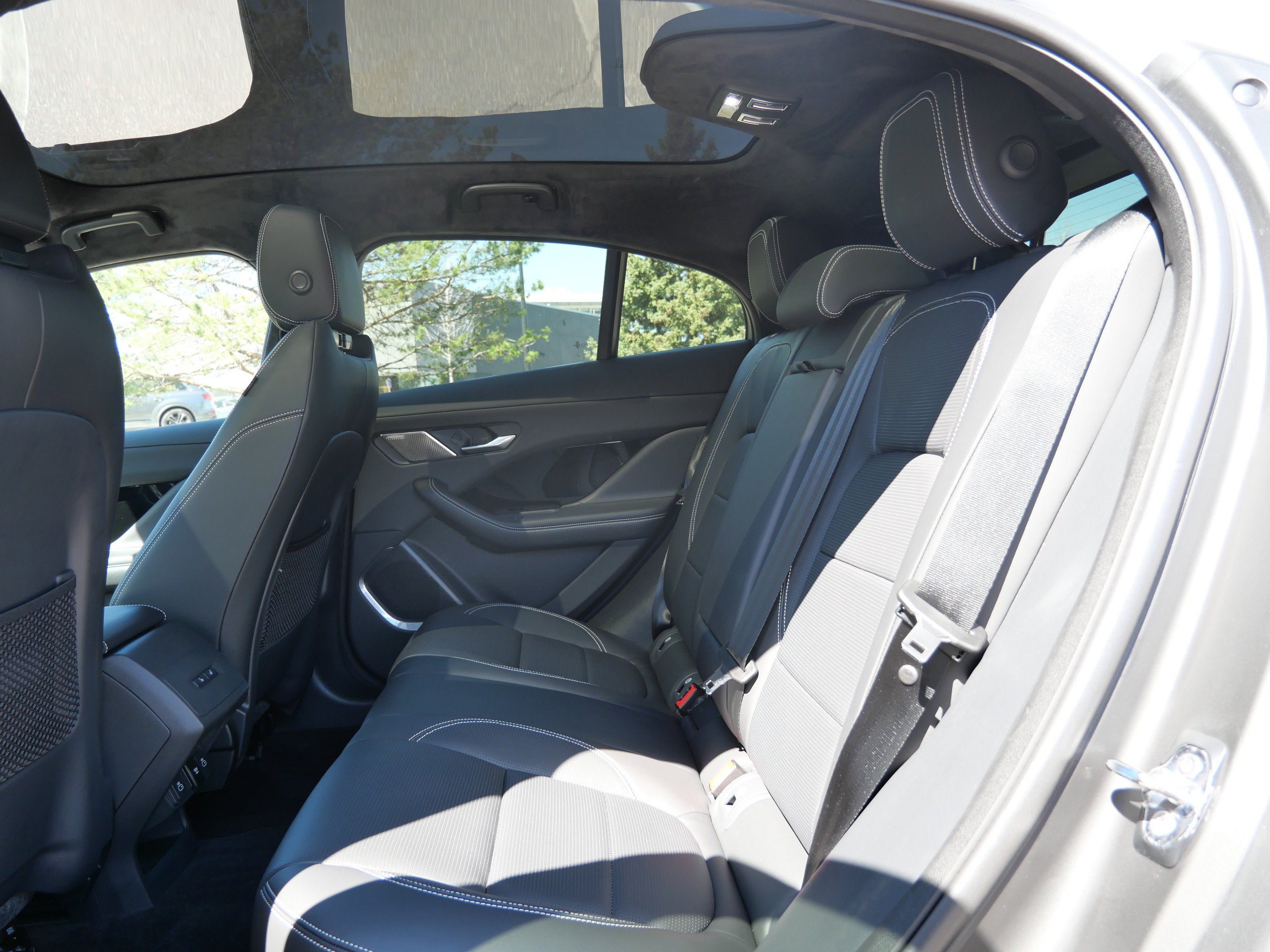 Certified 2024 Jaguar I-PACE R-Dynamic HSE AWD/4WD image 14
