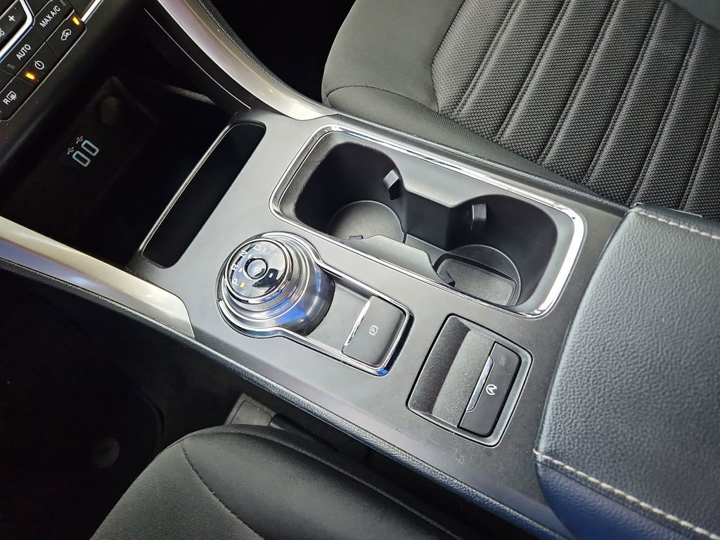 Used 2019 Ford Fusion SE FWD image 19