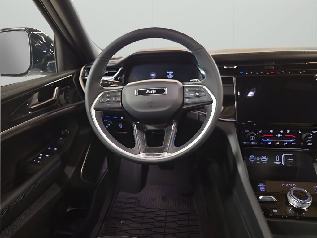 Used 2025 Jeep Grand Cherokee Trailhawk image 13