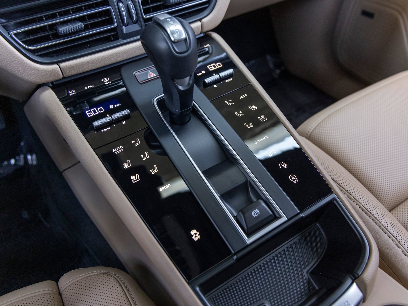 Certified 2026 Porsche Macan AWD/4WD image 45