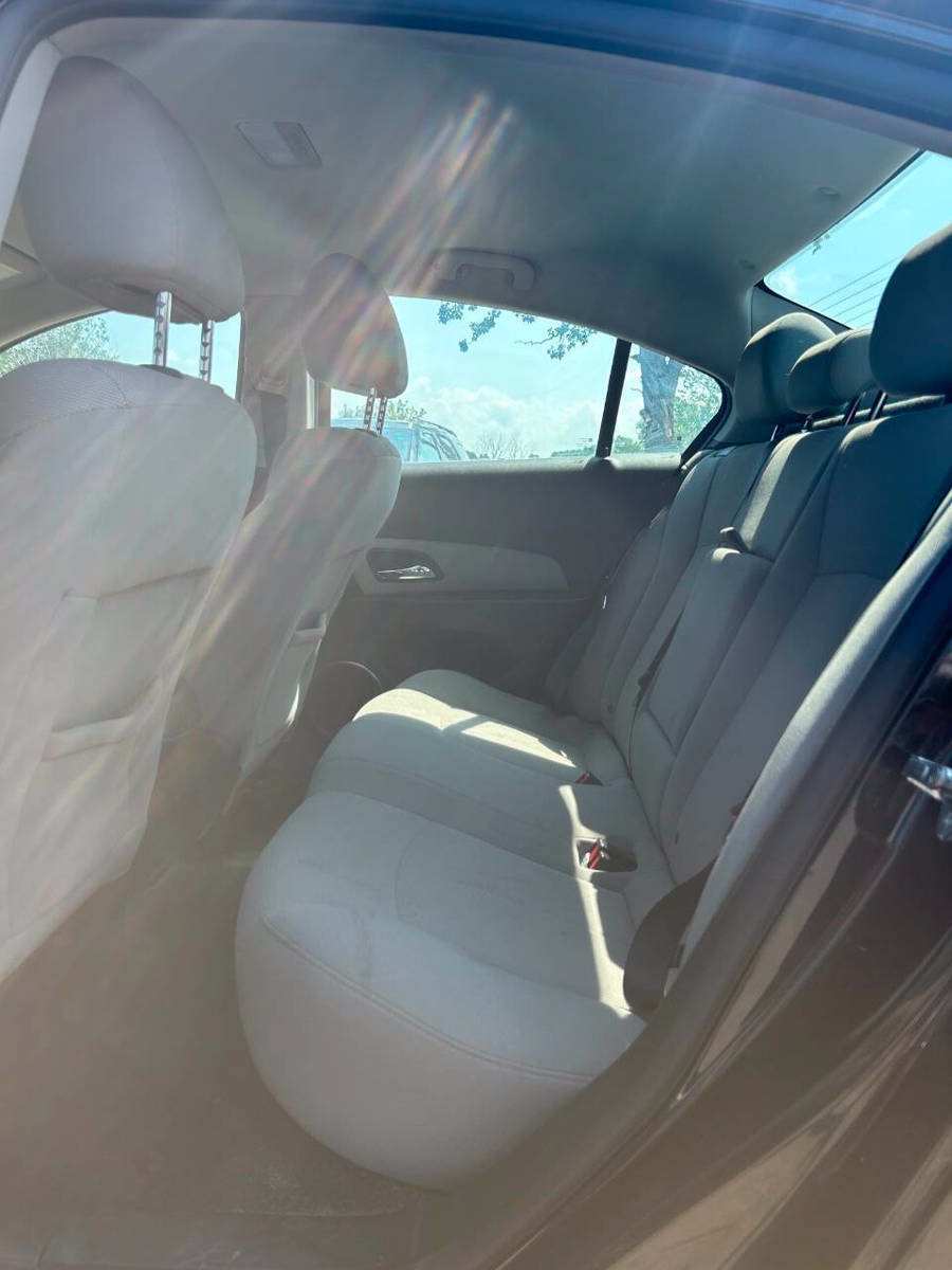 Used 2011 Chevrolet Cruze LT FWD image 10