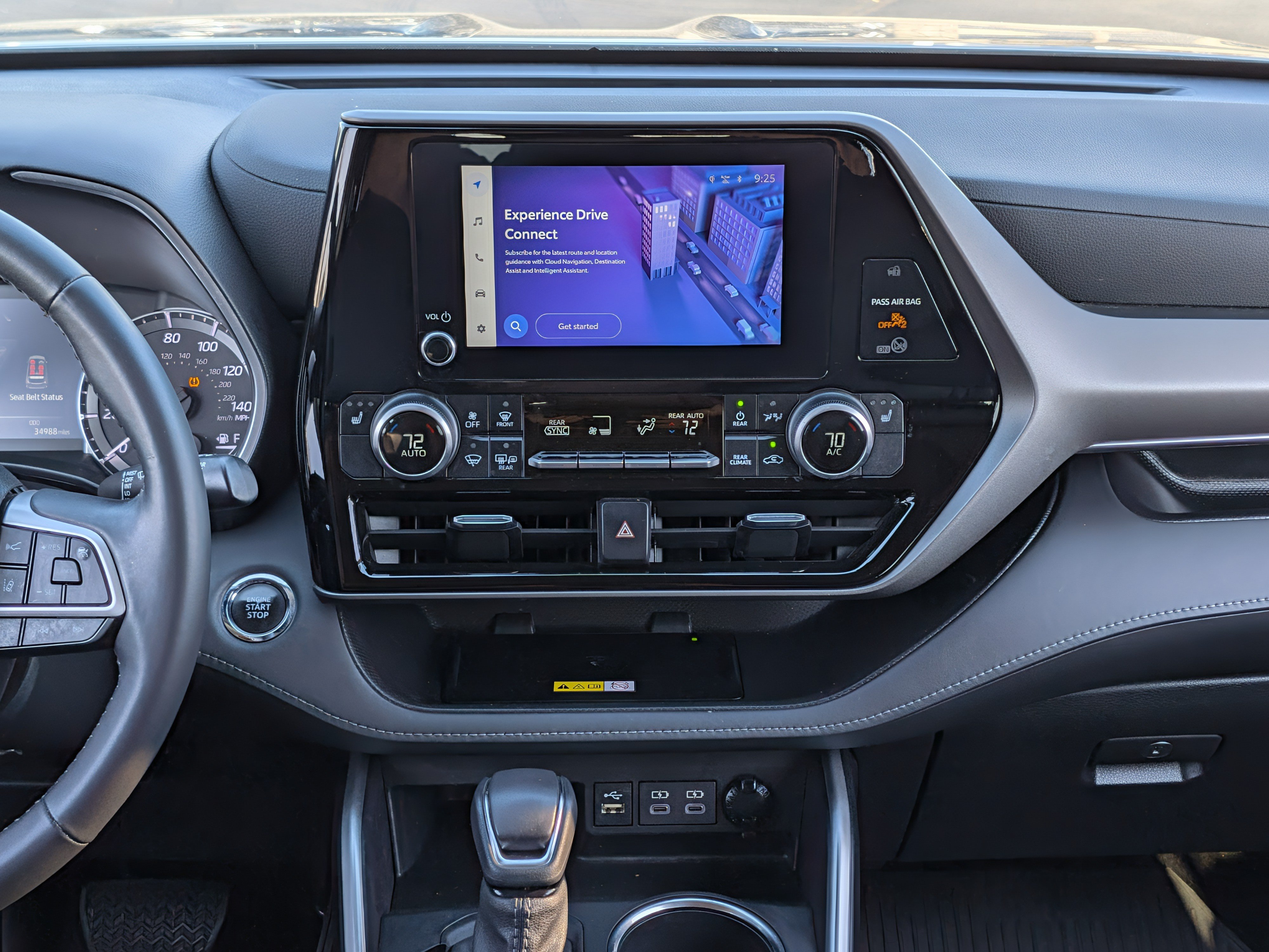 Used 2023 Toyota Highlander XLE AWD/4WD image 3