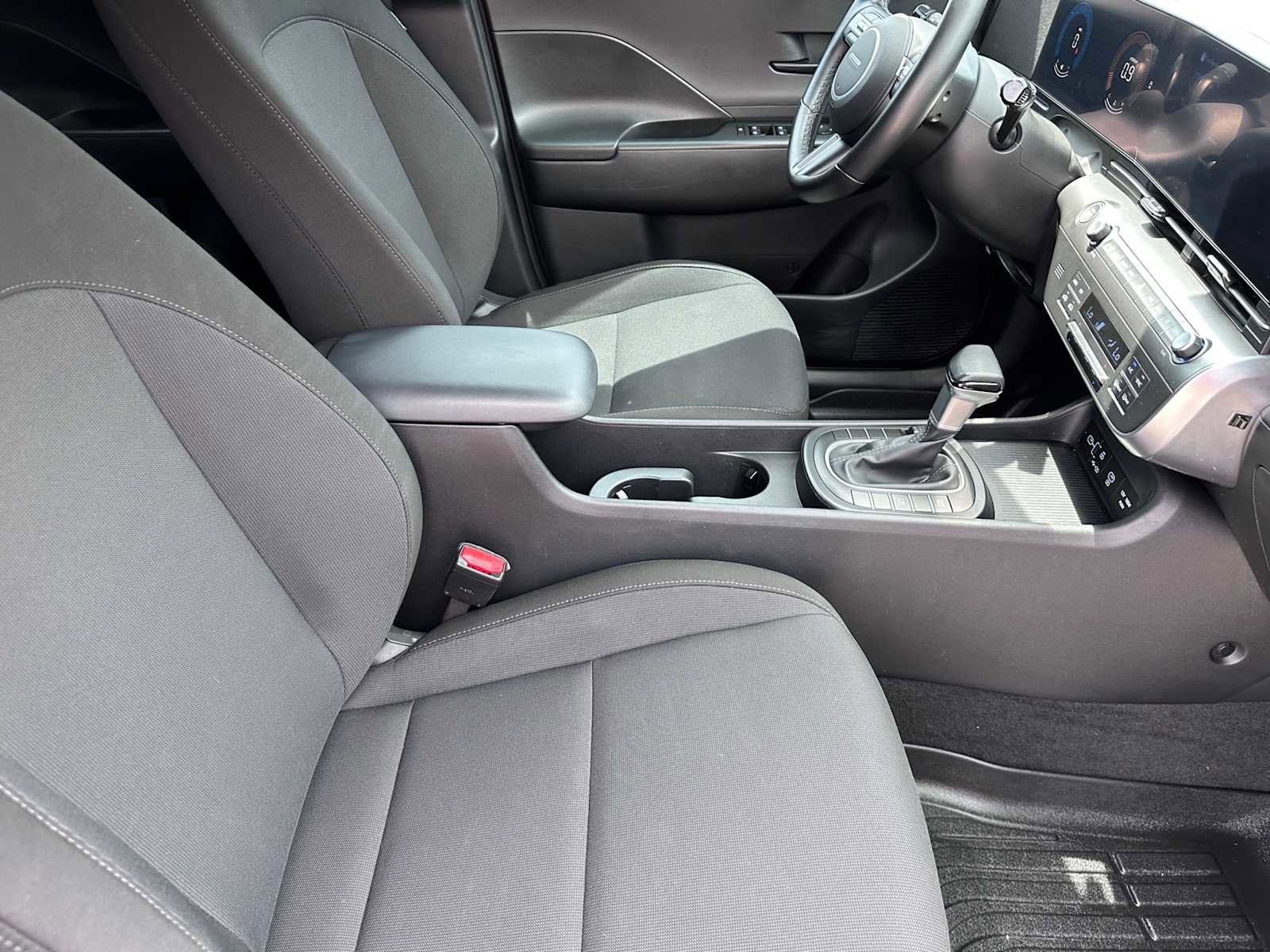 Used 2024 Hyundai Kona SEL FWD image 22