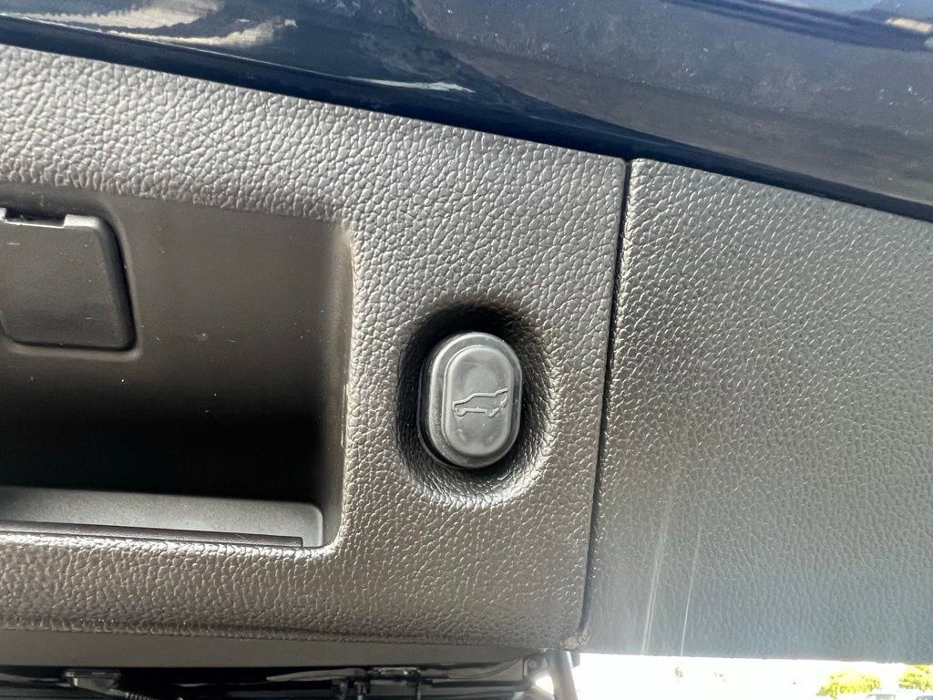 Used 2015 GMC Yukon Denali w/ Touring Package image 41